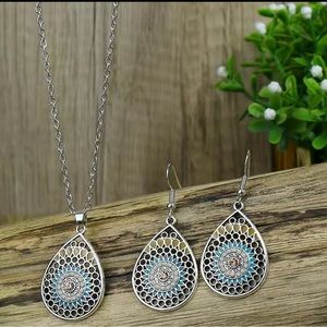 NWT!! 3pcs Earrings Plus Necklace Boho Flower Style Jewelry Set Trendy